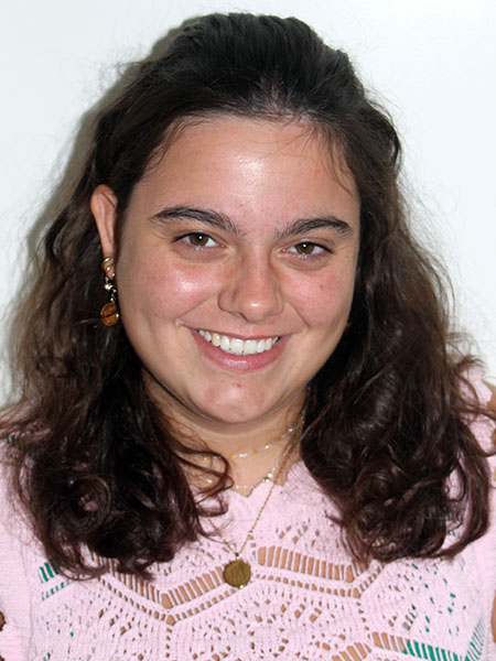  Larissa Schneider