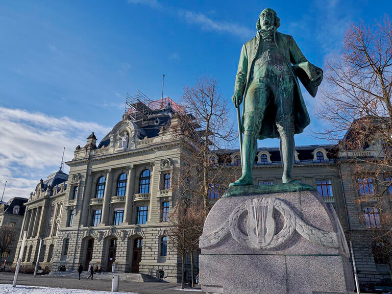 Haller Statue Universität Bern