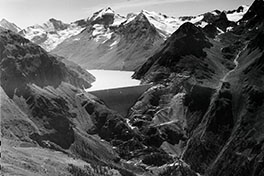 Staumauer Grande Dixence (Wallis), 1962. Creative Commons BY-SA 4.0