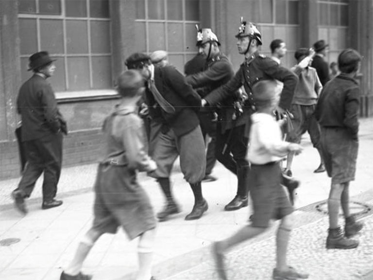 Politische Unruhen in Berlin – Verhaftung eines Demonstranten, Juni 1932